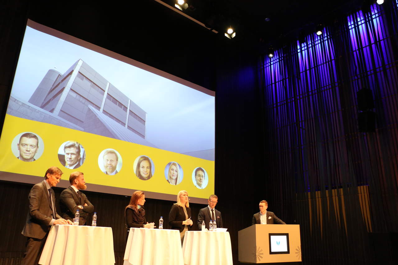 Panelumræður